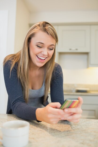 A person smiling while checking their savings account balance on a smartphone app, illustrating the ease of monitoring a high-yield savings account. The focus is on convenience and accessibility, tied to the concept of Maximizing Your Savings: A Step-by-Step Guide to Opening a High-Yield Savings Account in January 2025.